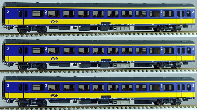 Set of 3 Passenger cars type ICRm 2nd class InterCity. Stam 5842<br /><a href='images/pictures/LS_Models/44043.jpg' target='_blank'>Full size image</a>